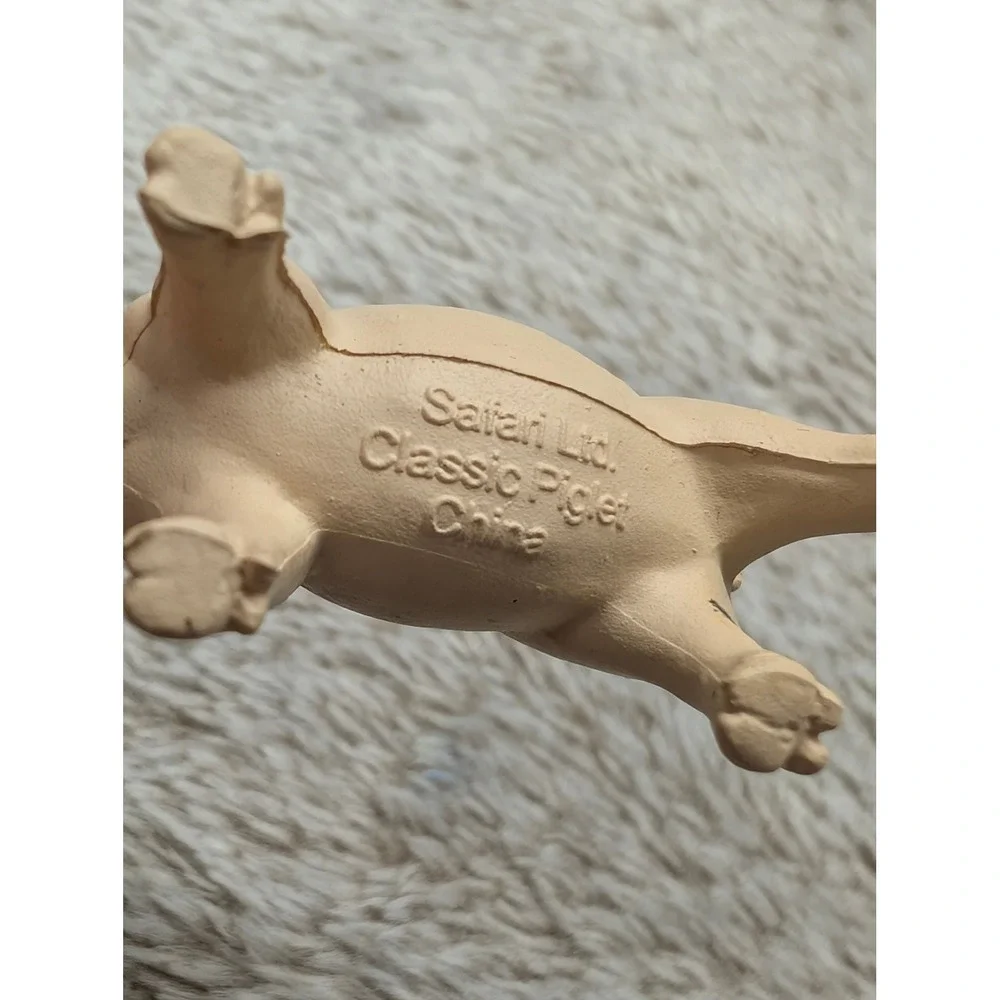 Safari Ltd Classic Piglet Tiny Mini Figure Tan Farm Animal Toy Figurine 1998
